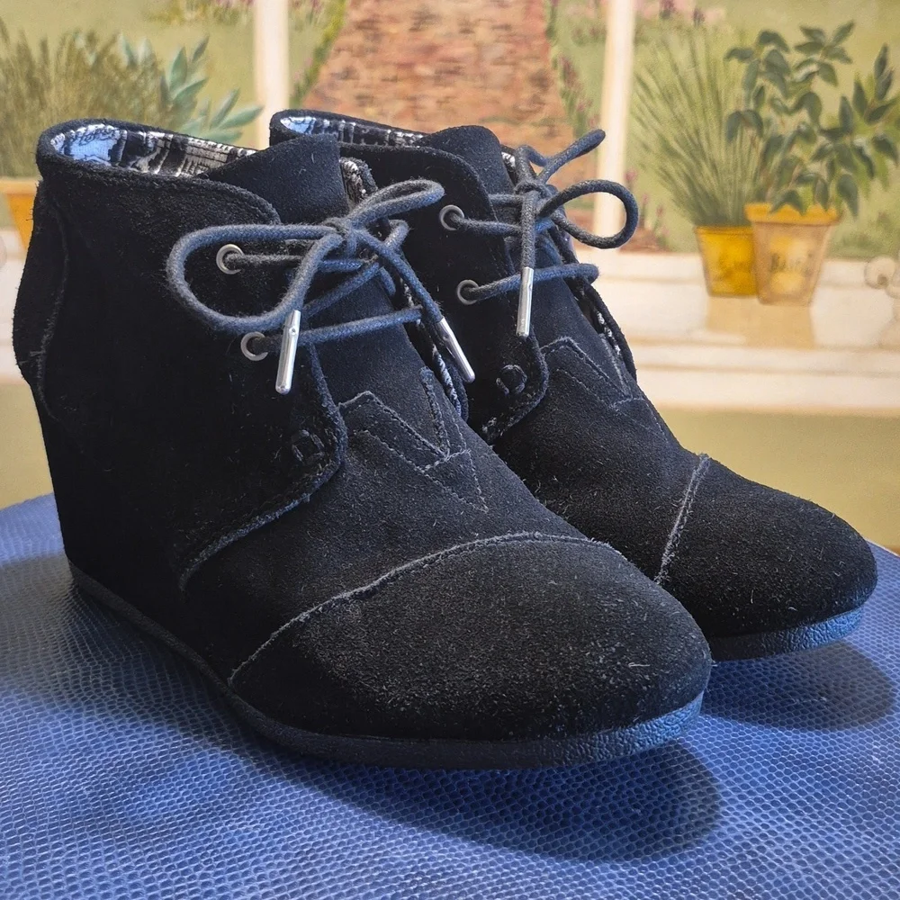 TOMS Women's Black Suede Desert Wedges sz.8 Womens.(#1872S)
